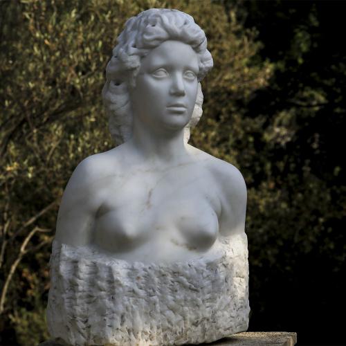 MITRA
										1989
										MUSÉE DE FAYKOD
										 Sculpture - buste  en marbre de Carrare