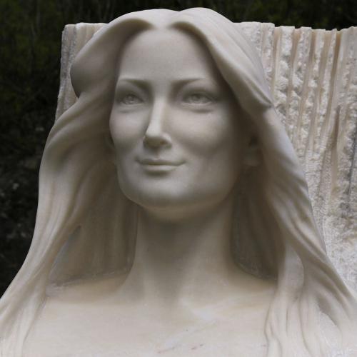 Buste de Carla Bruni
										MUSÉE DE FAYKOD
										Buste -Marbre rose du Portugal 2011