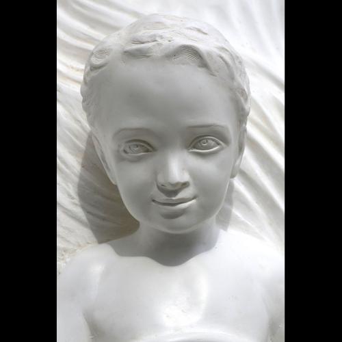 Sainte Famille  (détail) sculpture de Maria de Faykod